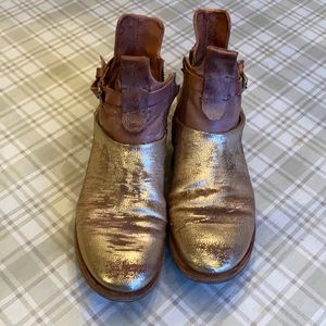 Golden boots for everyday!